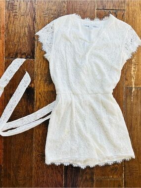 Diane von Furstenberg Designer White Lace Dress/Romper - like new